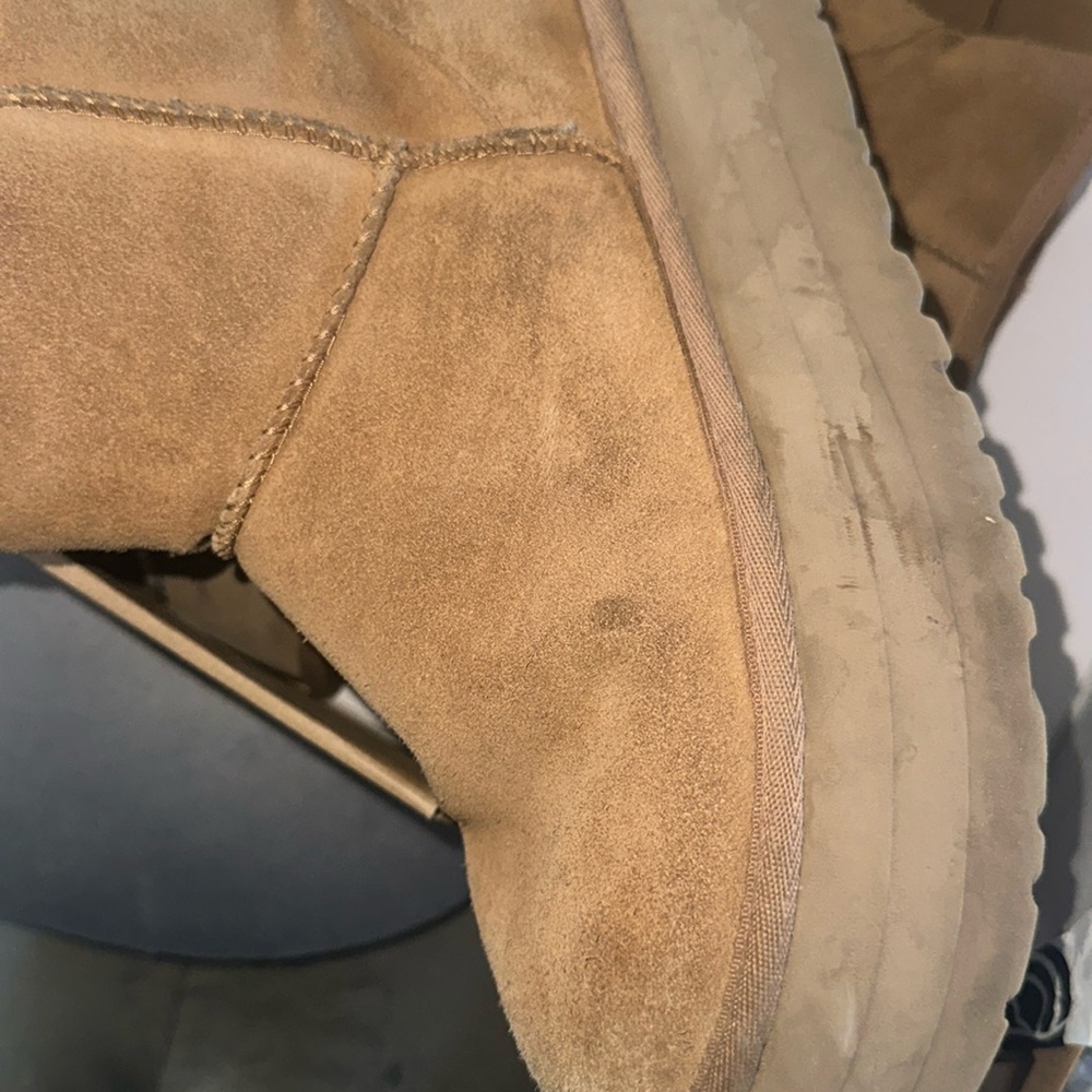 UGG Women's Classic Mini Platform Boot - Picture 3 of 5